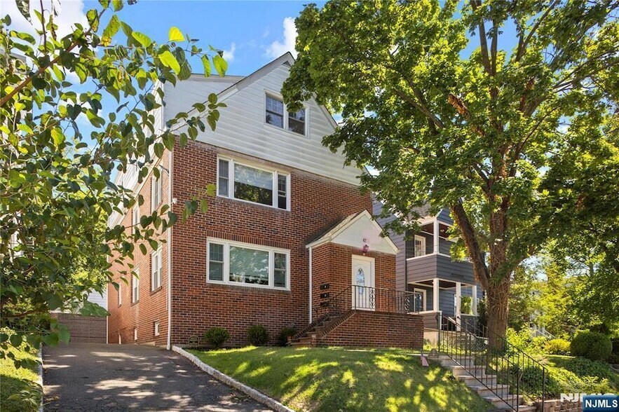 47 Morris Pl, Unit 3 in Bloomfield, NJ - Building Photo