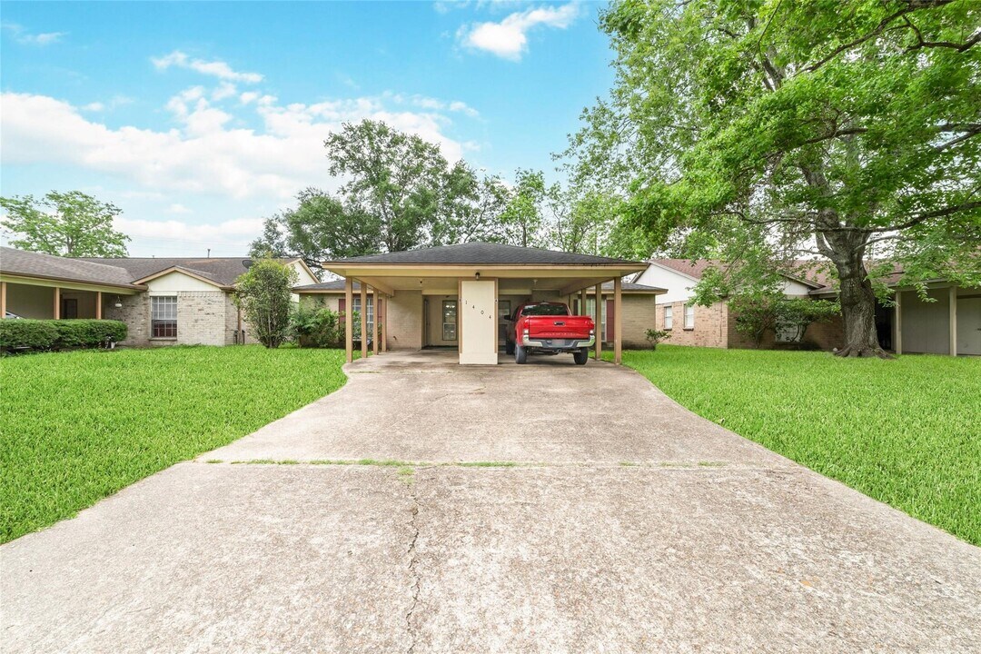 1404 McDugald Rd in Humble, TX - Building Photo