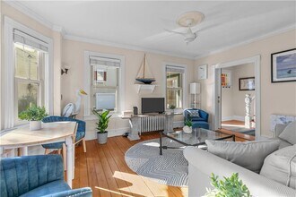 5 Lucas Ave in Newport, RI - Foto de edificio - Building Photo