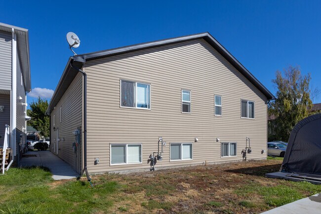 139 4 Av SE in High River, AB - Building Photo - Building Photo