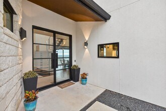 209 Dalton Cir in Horseshoe Bay, TX - Building Photo - Building Photo