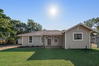 325 Houston St in Cedar Hill, TX - Building Photo - Building Photo