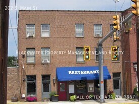 202 S Main St in Amherst, VA - Building Photo