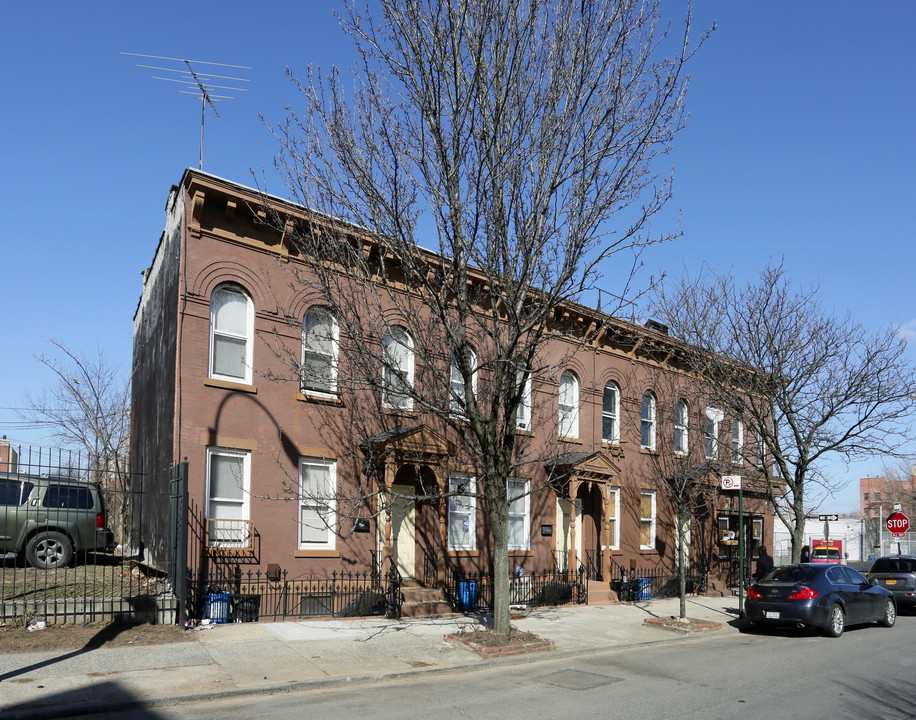 292 Howard Ave in Brooklyn, NY - Building Photo