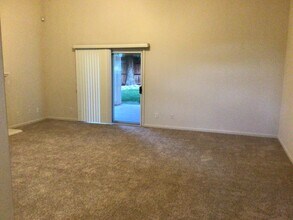 1138 E Royal Dornoch Ave in Fresno, CA - Building Photo - Building Photo