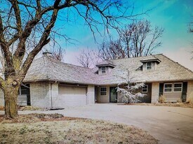 720 N Stratford Rd in Wichita, KS - Building Photo