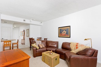 2040 Greenview Shores Blvd-Unit -210 in Wellington, FL - Building Photo - Building Photo