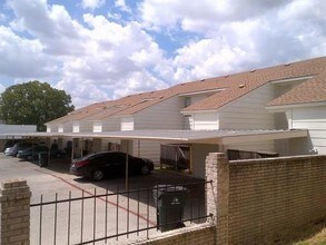 210 W Lake Dr-Unit -124 in Taylor, TX - Building Photo - Building Photo