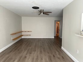 4444 Swift Rd, Unit 4444 Swift Rd. Unit #2 in Sarasota, FL - Building Photo