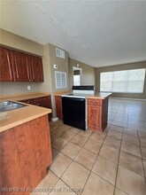 241 N Commerce Ave-Unit -201 in Sebring, FL - Foto de edificio - Building Photo