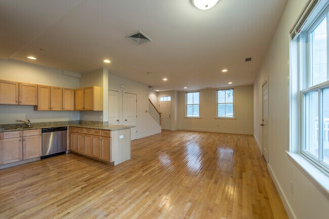 121 2nd St, Unit 335Bd in Cambridge, MA - Building Photo - Building Photo