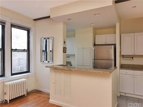 1 Hillside Ave in Great Neck, NY - Building Photo - Building Photo