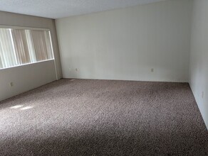 1229 Burton Ct, Unit 6 in Redding, CA - Building Photo - Building Photo