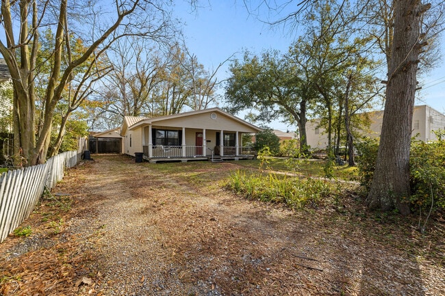 160 N 7th St in Ponchatoula, LA - Foto de edificio - Building Photo