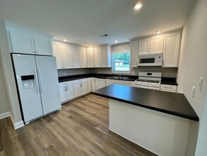 68 W 1st Ave in Alberta, VA - Building Photo - Building Photo