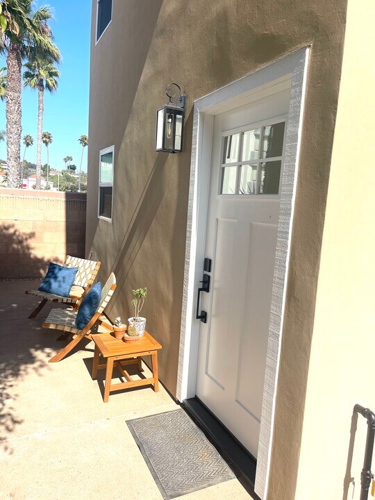 2093 Ayala St in Ventura, CA - Foto de edificio