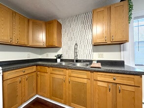 184 Burritt Rd in Hilton, NY - Foto de edificio - Building Photo