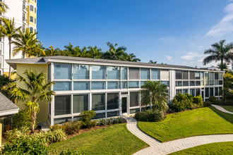 Gulf Shore Colony Club in Naples, FL - Building Photo - Building Photo