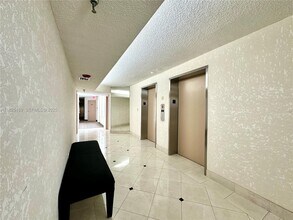 15645 Collins Ave in North Miami Beach, FL - Building Photo - Building Photo