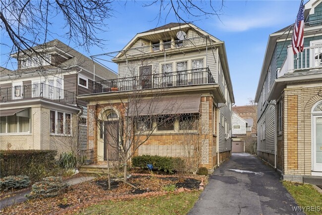 property at 691 Columbus Pkwy