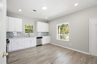 1915 Ross Ave in Cleveland, TX - Building Photo - Building Photo