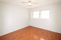 13511 Brook Hollow Dr photo'