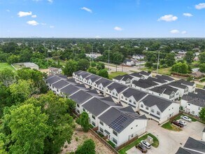 6405 Highland Pine Ln in Houston, TX - Building Photo - Building Photo