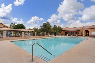 601 Menaul Blvd NE, Unit 3706 in Albuquerque, NM - Foto de edificio - Building Photo