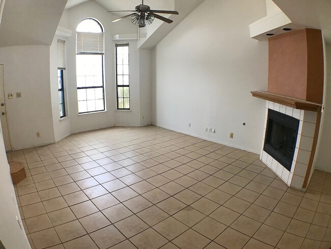 4625 Loma De Indios Ln in El Paso, TX - Building Photo - Building Photo