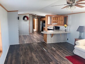 28 Village Ct in Mediapolis, IA - Foto de edificio - Building Photo