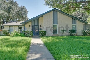 8730 Grenadier Dr in Dallas, TX - Building Photo