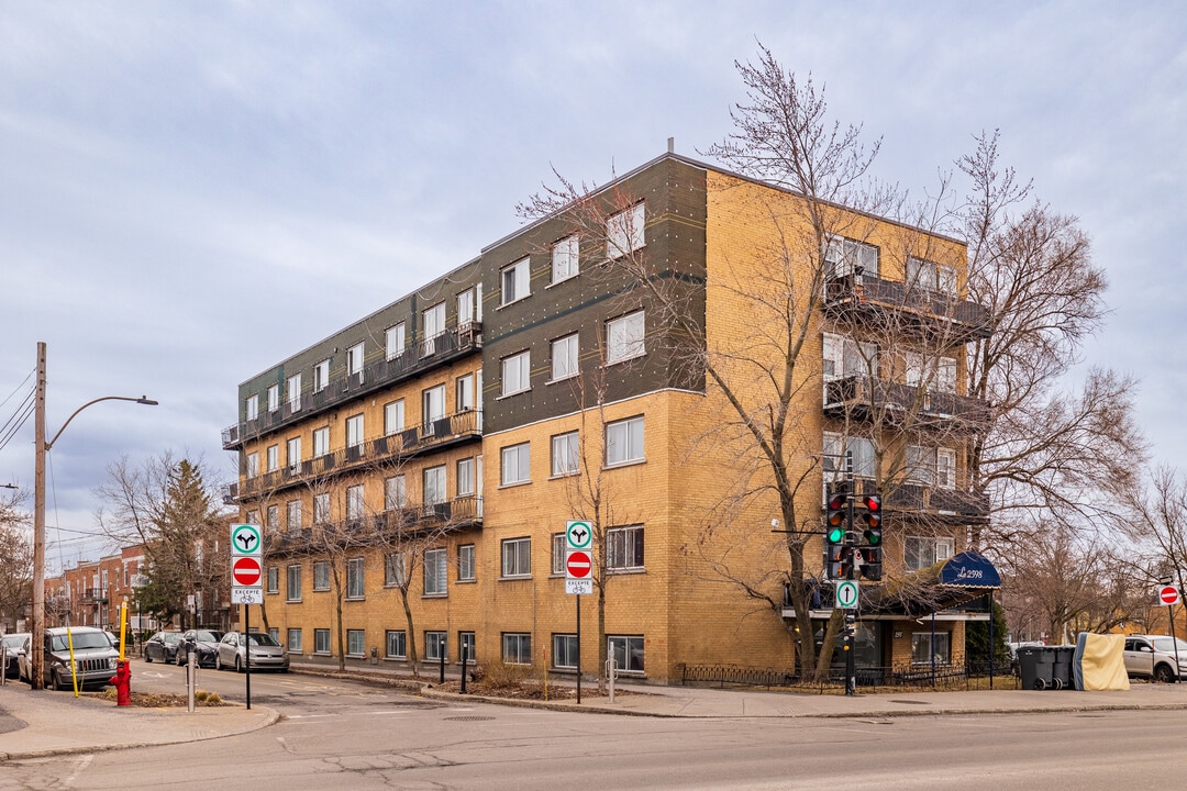 2598 Rosemont Boul in Montréal, QC - Building Photo
