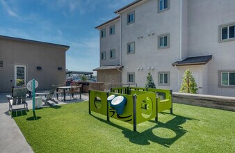 Alpine Family Apartments in Alpine, CA - Foto de edificio - Building Photo