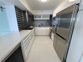 1500 Bay Rd, Unit 1040S in Miami Beach, FL - Building Photo - Building Photo