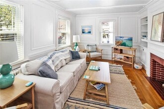 28 W Narragansett Ave in Newport, RI - Building Photo - Building Photo
