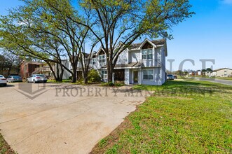 7302 W Douglas Ave in Wichita, KS - Building Photo - Building Photo