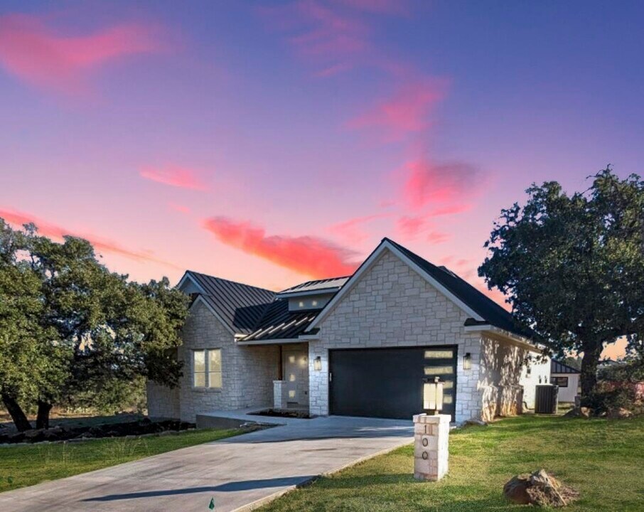 100 Up There in Horseshoe Bay, TX - Building Photo