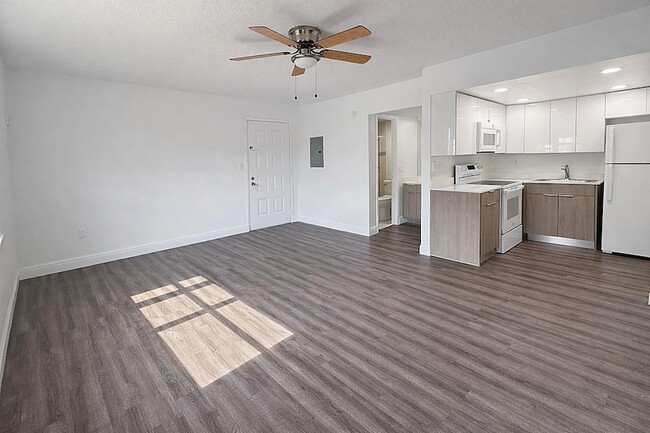 17350 NW 68th Ave, Unit 400-118A in Hialeah, FL - Foto de edificio - Building Photo