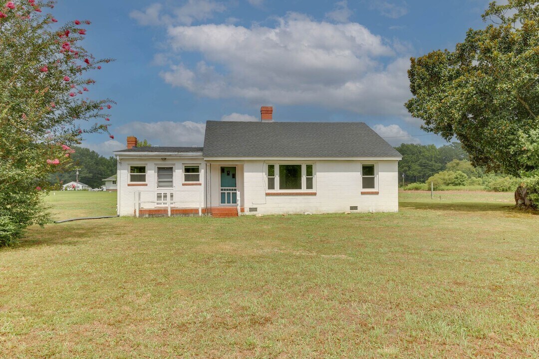 2859 E River Rd in Cardinal, VA - Building Photo