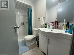 258B Sunview St in Waterloo, ON - Building Photo - Building Photo