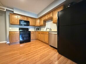 723 S Broadway, Unit Apartment 1 in Baltimore, MD - Foto de edificio - Building Photo