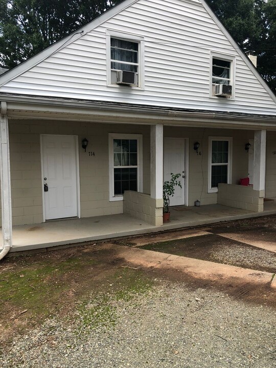 714 Rainbow Ave in Burlington, NC - Building Photo