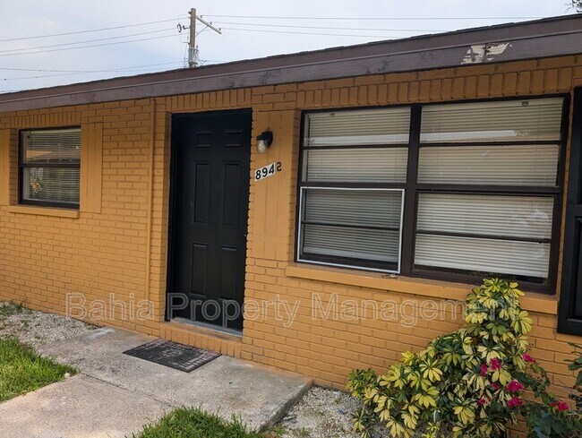 8942 Temple Terrace Hwy in Tampa, FL - Building Photo - Building Photo