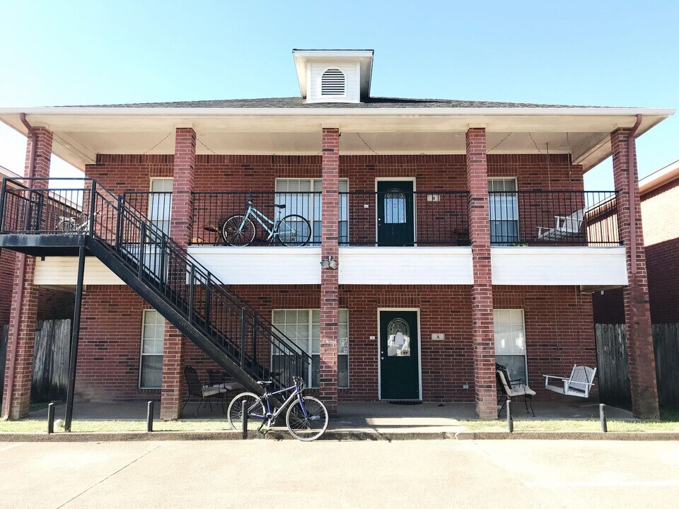 1915 S 14th St in Waco, TX - Building Photo