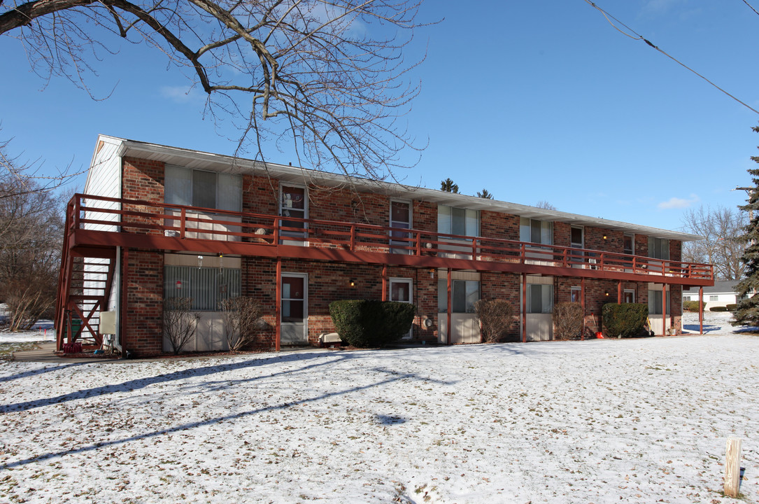 Lake Drive Apartments in Haslett, MI - Building Photo