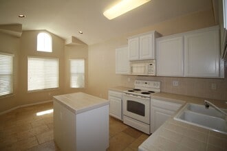 10793 N Tea Party Ln in Fresno, CA - Building Photo - Building Photo