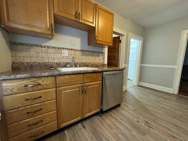 18 Burgoyne St in West Hartford, CT - Building Photo - Building Photo