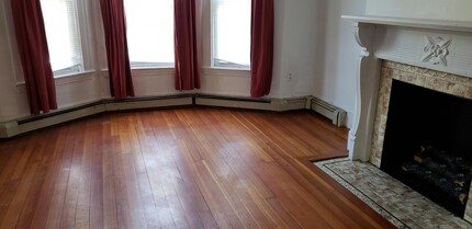 66 Murdock St, Unit 1 in Boston, MA - Foto de edificio - Building Photo