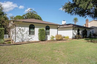 2540 Hallmark Dr in Pensacola, FL - Building Photo - Building Photo