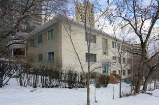 10218 99th Ave NW in Edmonton, AB - Building Photo